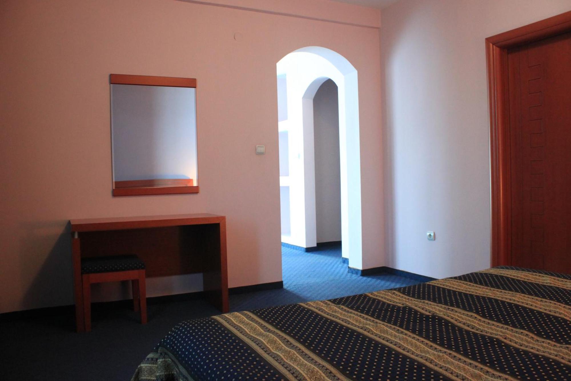 Hotel Apollonia Приштина Номер фото