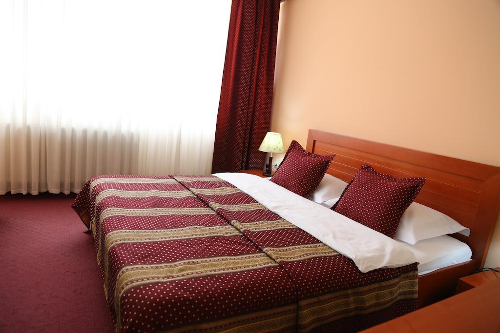 Hotel Apollonia Приштина Номер фото