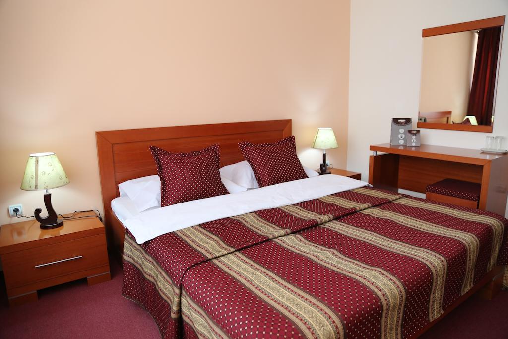 Hotel Apollonia Приштина Номер фото