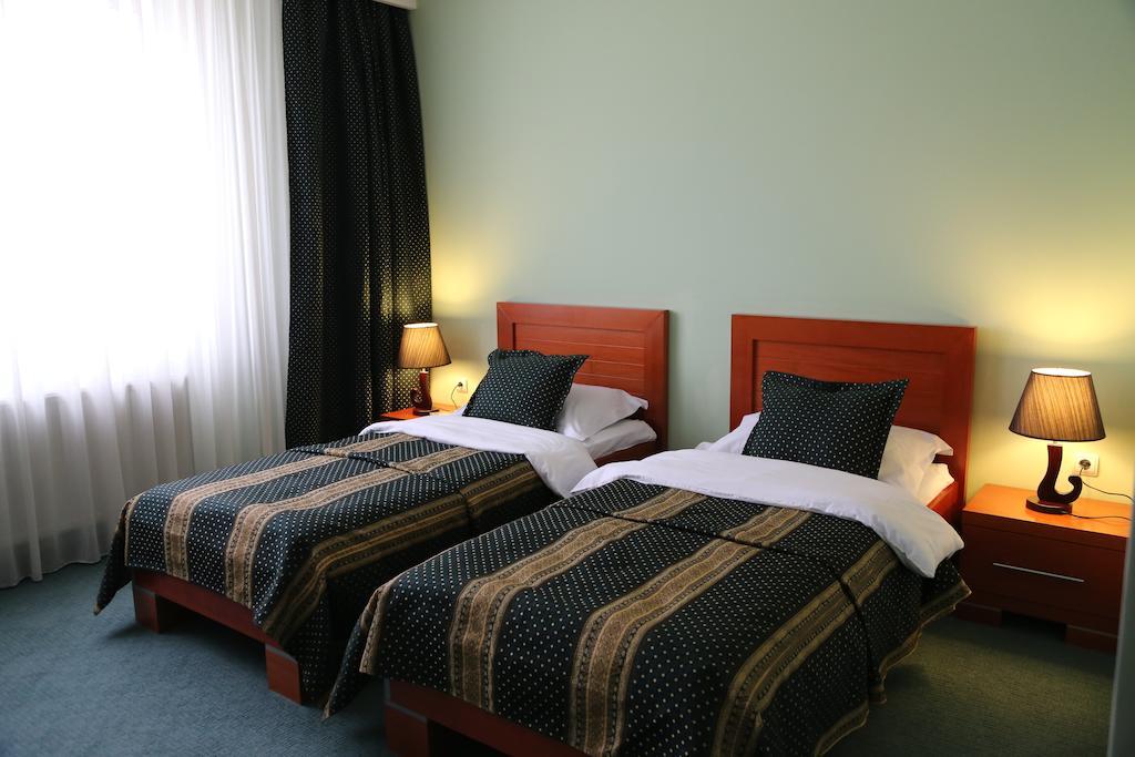 Hotel Apollonia Приштина Номер фото