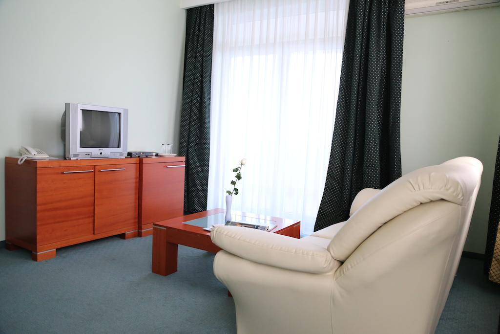 Hotel Apollonia Приштина Номер фото