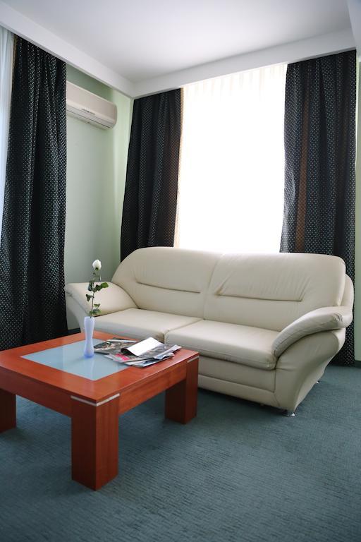 Hotel Apollonia Приштина Номер фото