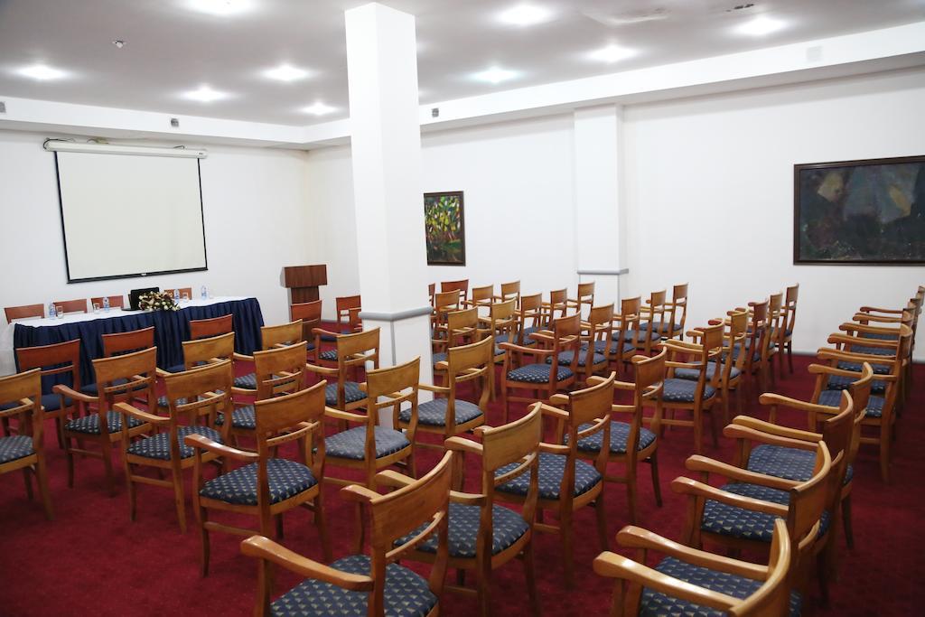 Hotel Apollonia Приштина Экстерьер фото