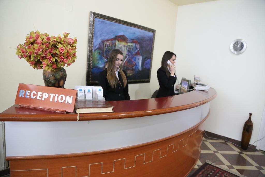 Hotel Apollonia Приштина Экстерьер фото