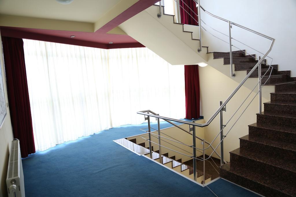 Hotel Apollonia Приштина Экстерьер фото