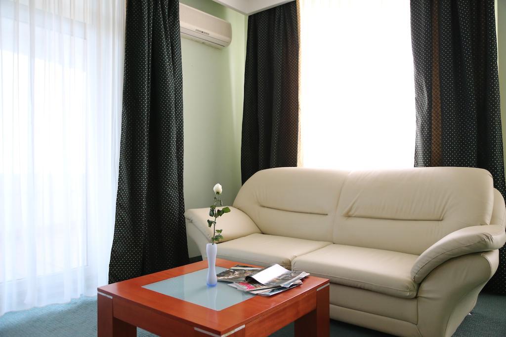 Hotel Apollonia Приштина Экстерьер фото